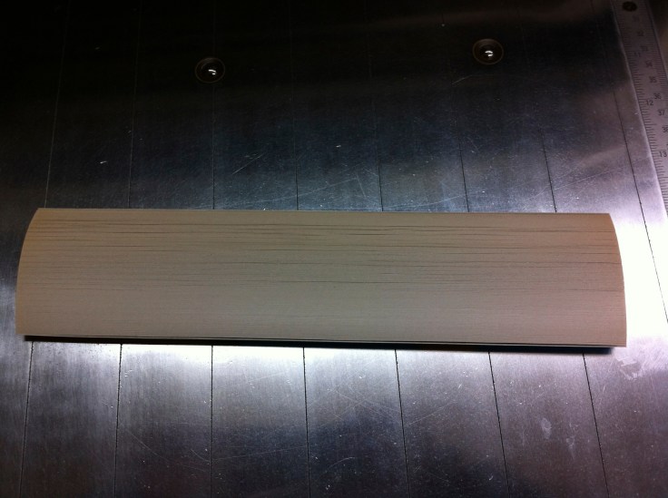 切った本の破片