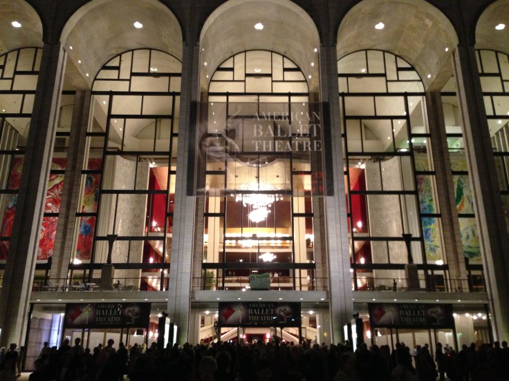 メトロポリタンオペラハウスのエントランス