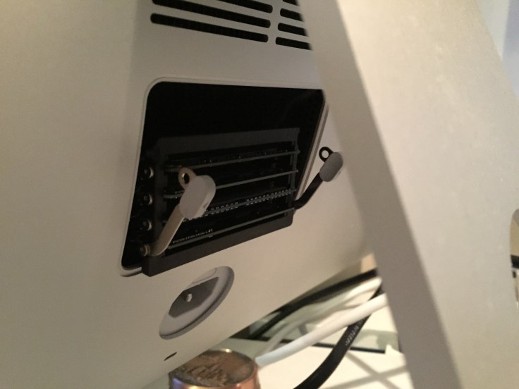 宇宙船（本体）に挿入完了。くれぐれも静電気には気をつけてくれ。