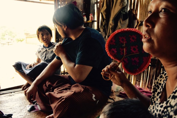 一番奥にいるのが12カ国語を操る天才少女Eieである。