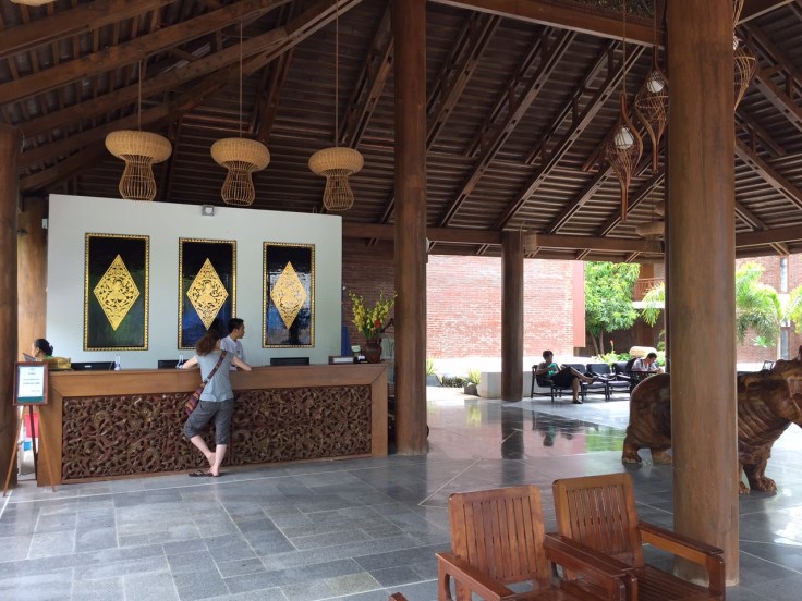 Zfreeti Hotelの受付とラウンジ。オープンで開放感がすごい。